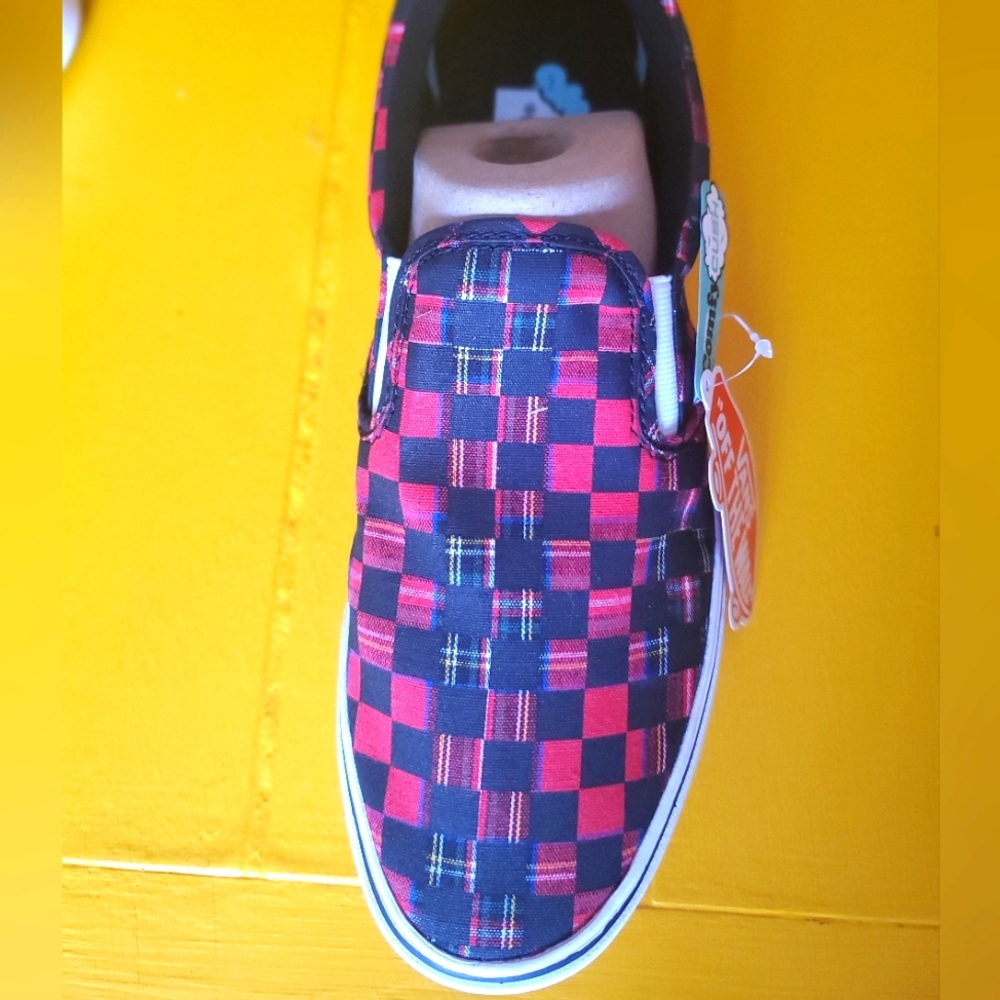Mens size 10 checkered/plaid vans
